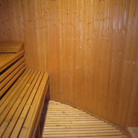 Forest Hideaway Strotzbüsch